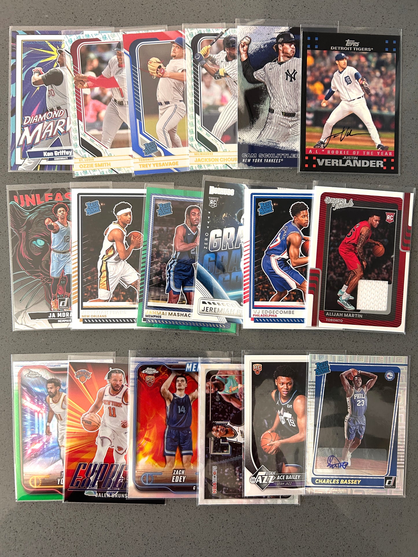 180-Card Liquid Multisport Lot (29 Autos)